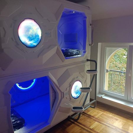Panda Victor Space Capsule Hostel-Neo Nomad Белград Экстерьер фото