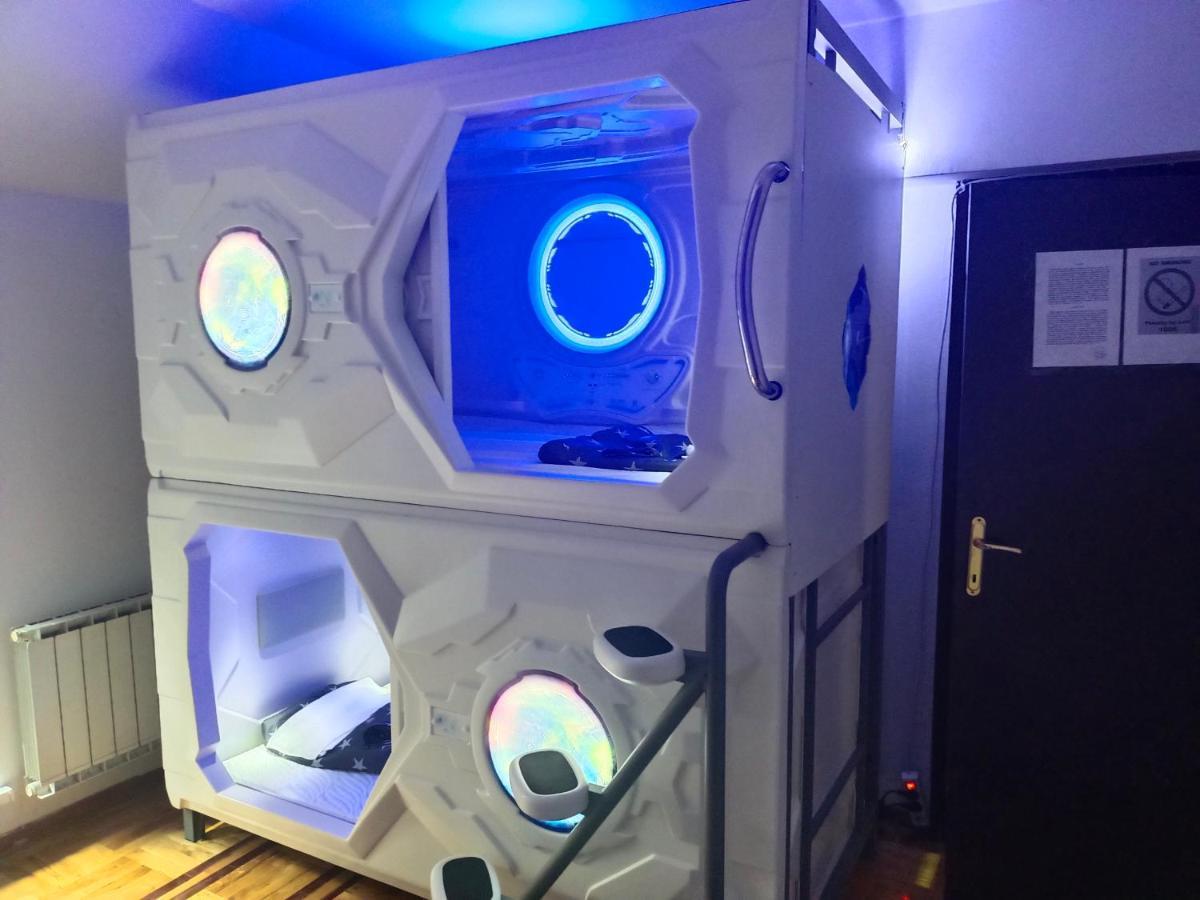 Panda Victor Space Capsule Hostel-Neo Nomad Белград Экстерьер фото
