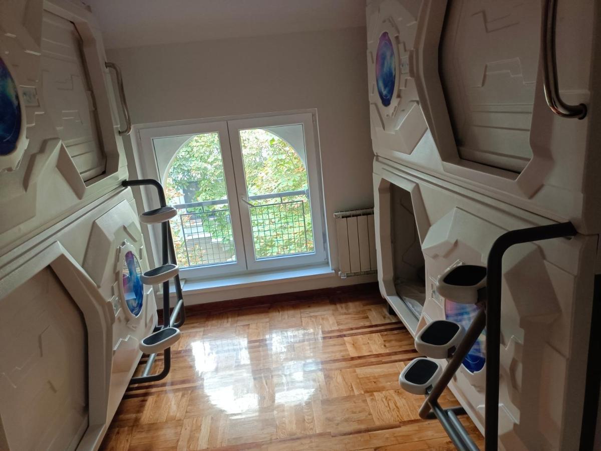 Panda Victor Space Capsule Hostel-Neo Nomad Белград Экстерьер фото