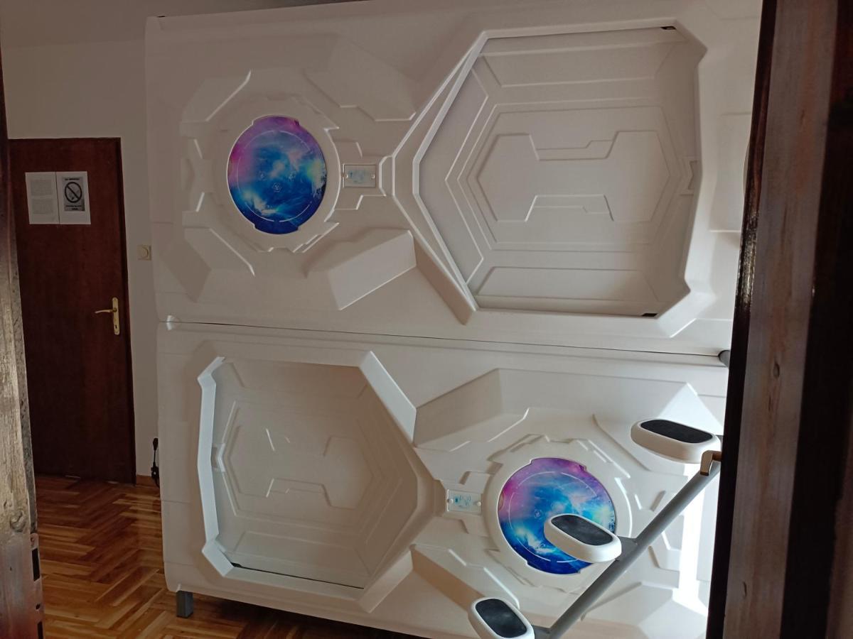 Panda Victor Space Capsule Hostel-Neo Nomad Белград Экстерьер фото