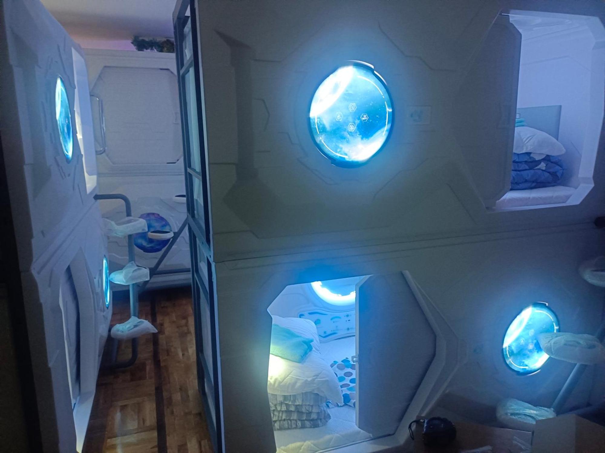 Panda Victor Space Capsule Hostel-Neo Nomad Белград Экстерьер фото